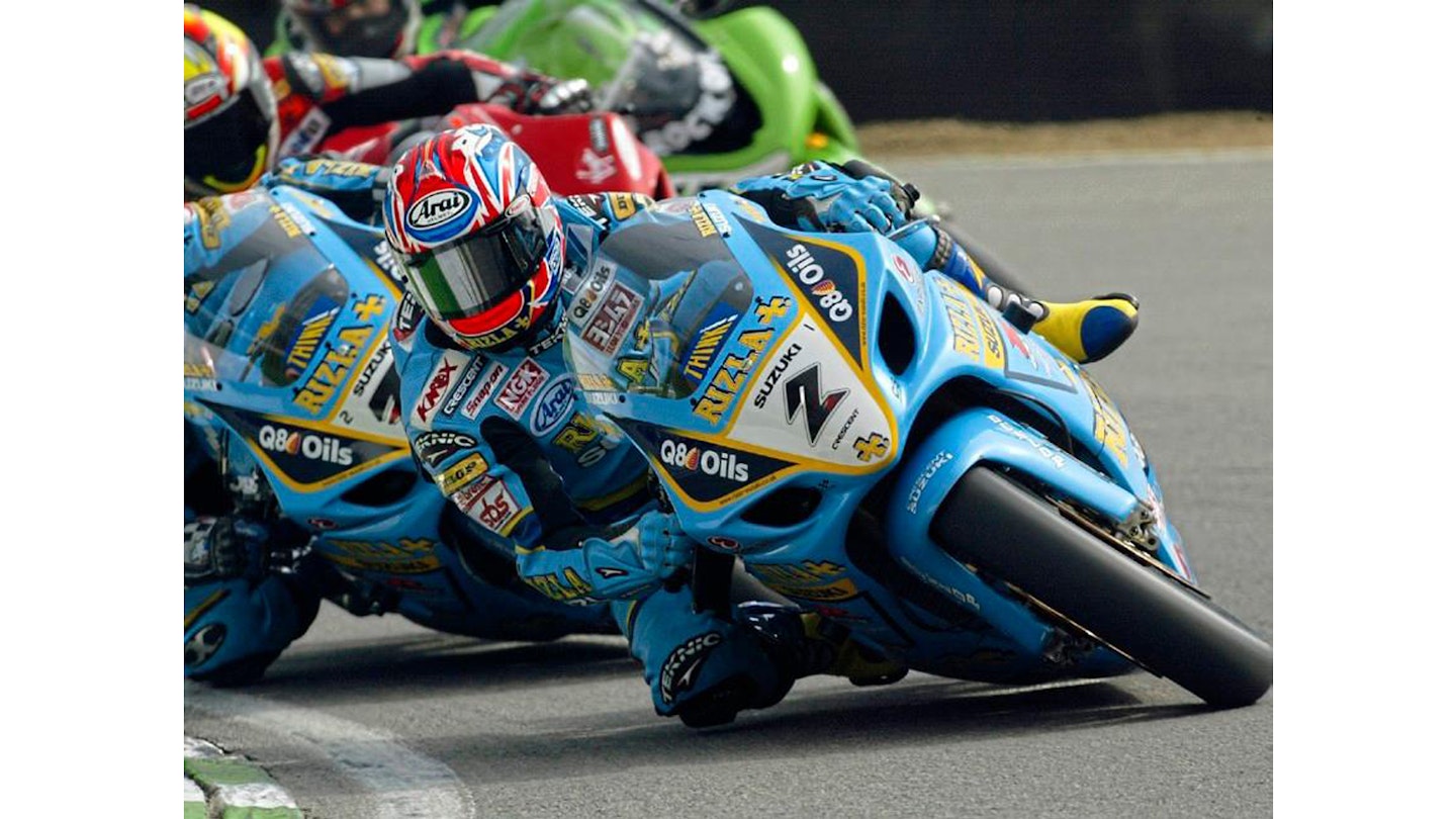 Riding the Rizla Suzuki GSX-R1000 to his third BSB title in 2004