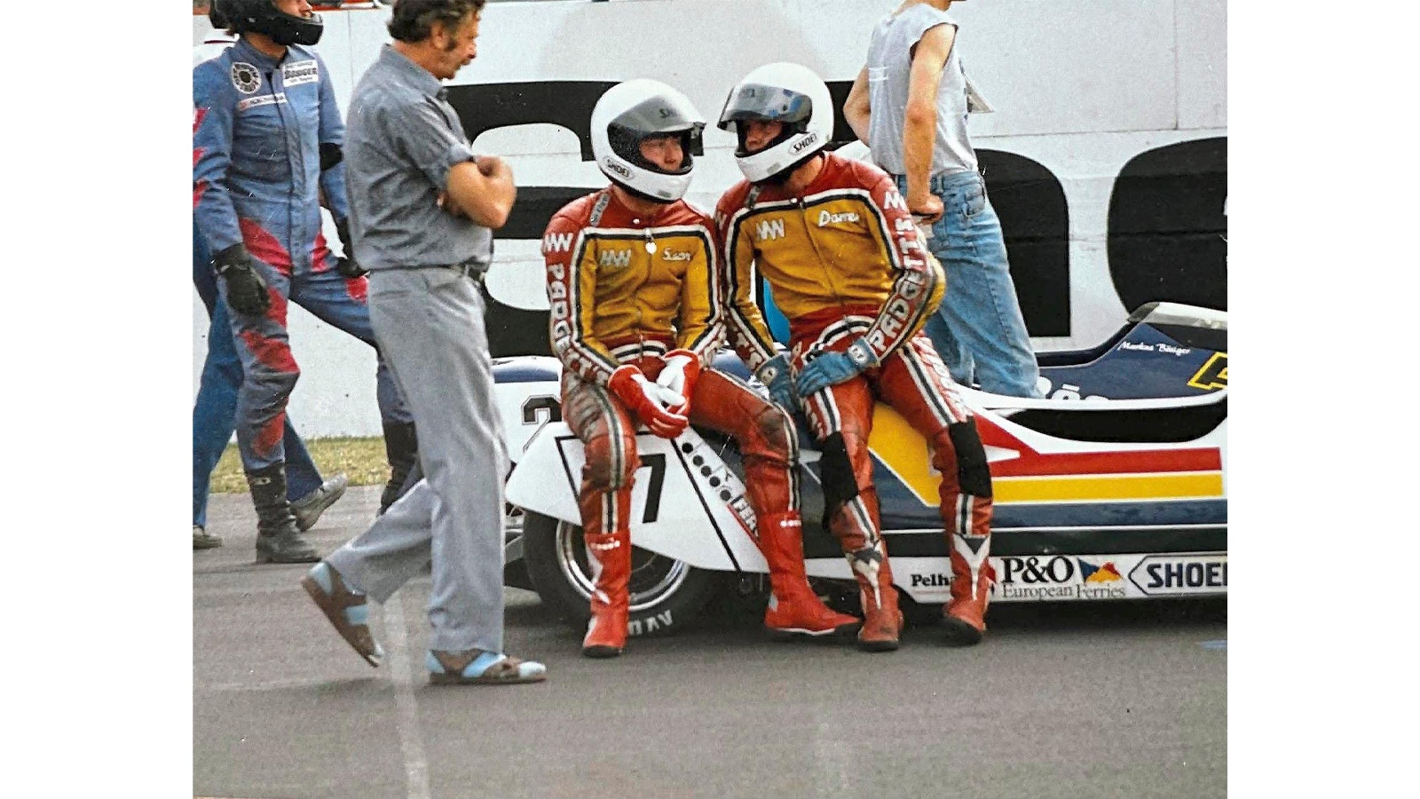 Darren lines up at Donington with brother Sean as passenger at (we think) the 1991 British Sidecar GP