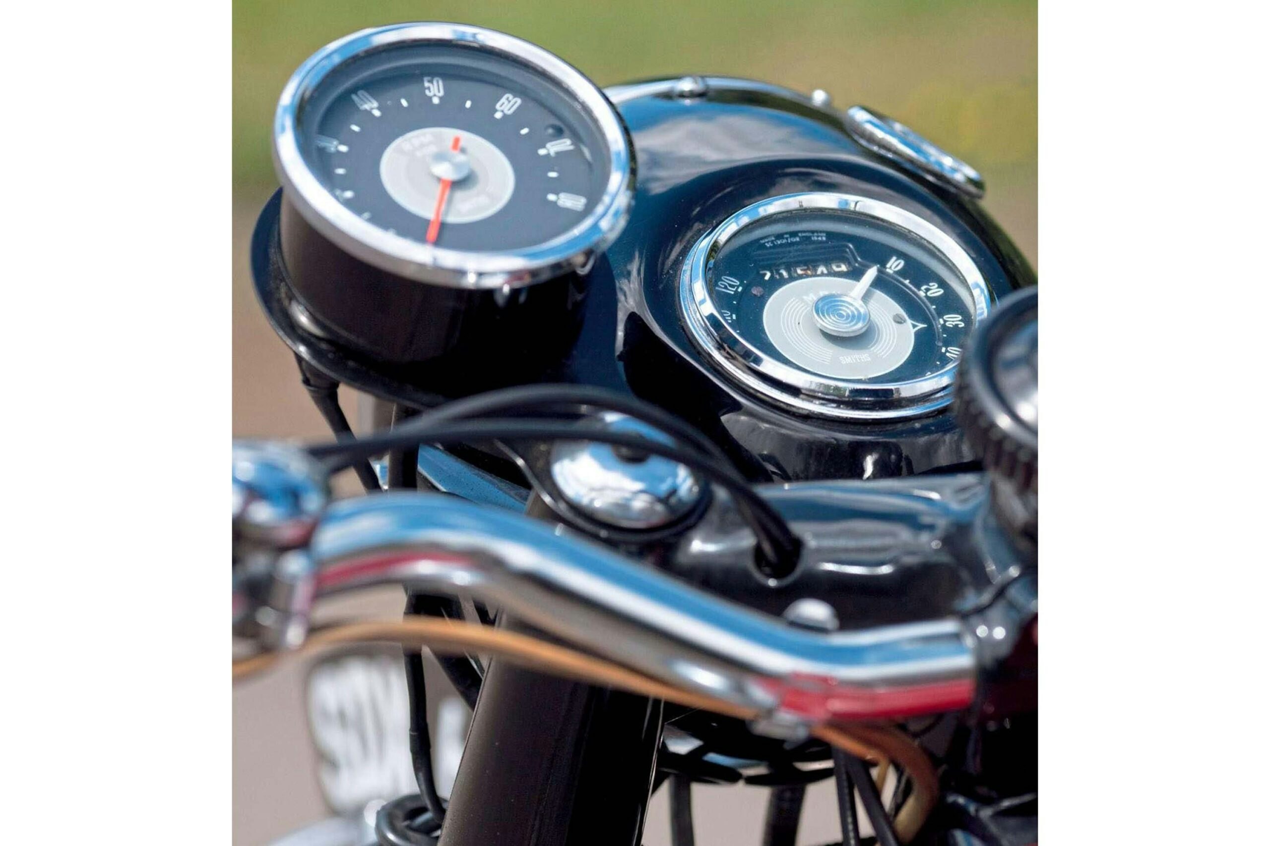 Rev counter gets its own bracket and stands proud of the speedometer