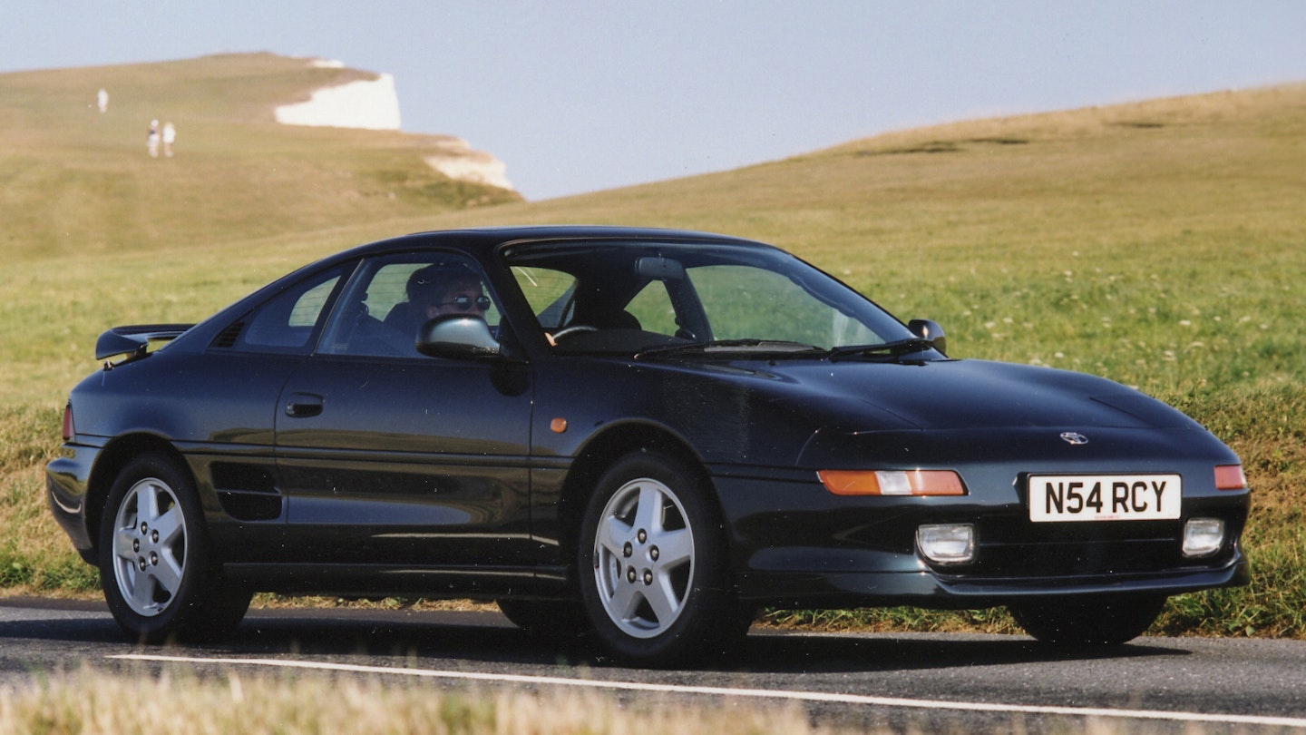 Toyota MR2 MkII front threequarter view