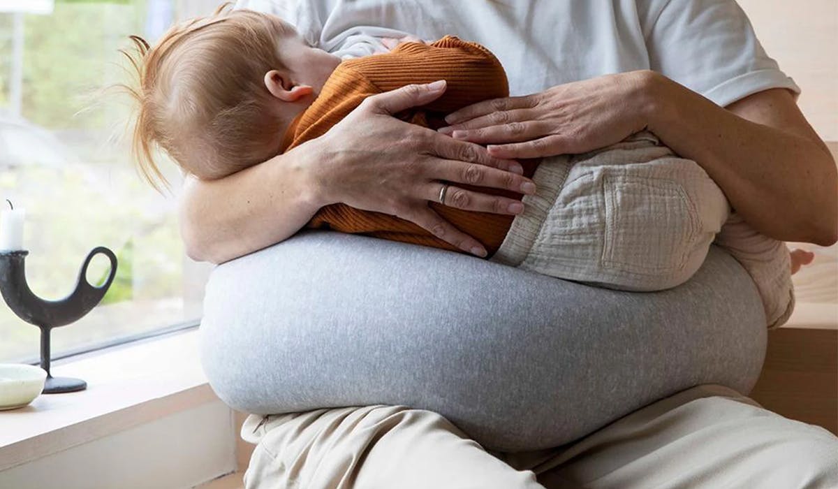 bbhugme nursing pillow Reviews Mother & Baby