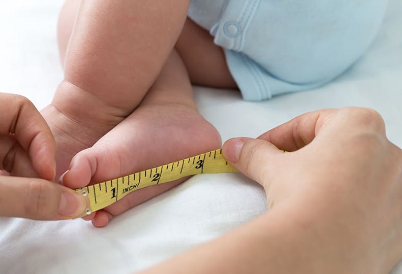 How to measure baby feet