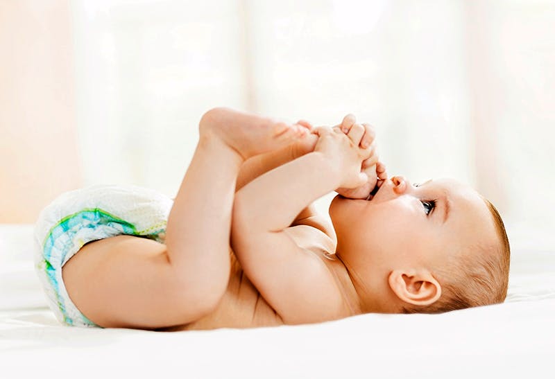 Your Baby S Movement Milestones 0 4 Months Baby Mother Baby